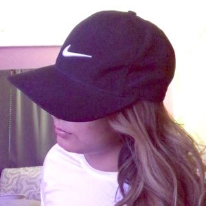 NIKE GOLF HAT
